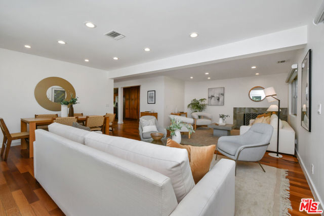 3471 Woodcliff Road, Sherman Oaks CA: https://media.crmls.org/mediaz/003b15ba-a800-42be-af8a-61ca1413b4e9.jpg