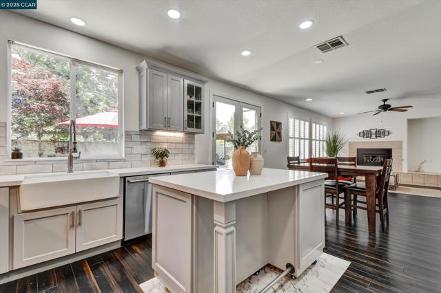 1033 LANTERN BAY, Hercules CA: https://media.crmls.org/mediaz/003b8df5-90b8-4b31-a85b-3d35edcea45c.jpg