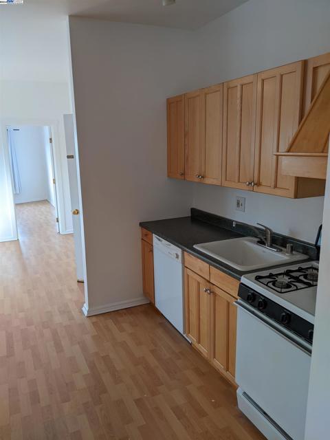 Image 22 of 40 For 2622 Kingsland Ave