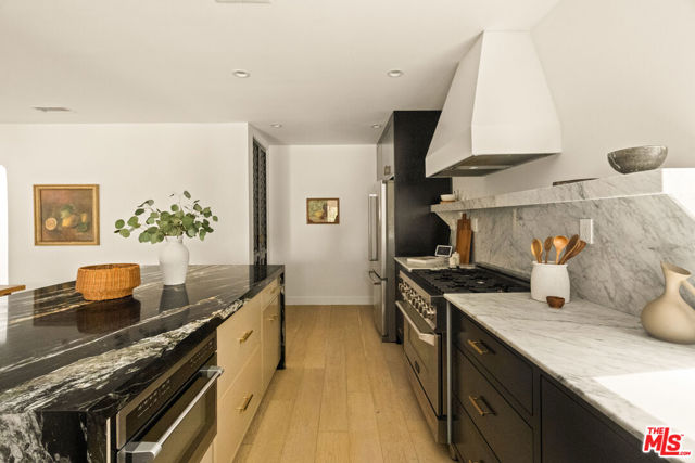 3928 S Bronson Avenue, Los Angeles CA: https://media.crmls.org/mediaz/003c47e4-2843-4789-9470-741b286e7cf8.jpg