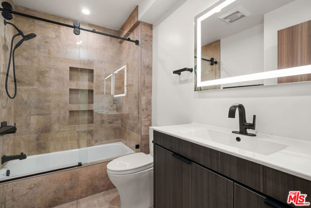 125 W Mountain Street, Glendale CA: https://media.crmls.org/mediaz/003e5865-ee88-42f3-81a1-b556b35ab08b.jpg