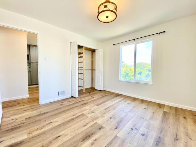 1076 Grand Avenue, South San Francisco CA: https://media.crmls.org/mediaz/003ec750-a216-47a1-9676-54381eb90044.jpg