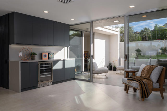 399 Desert Lakes Drive, Palm Springs CA: https://media.crmls.org/mediaz/003f75ed-1db1-496d-9346-2fefe43feb0a.jpg