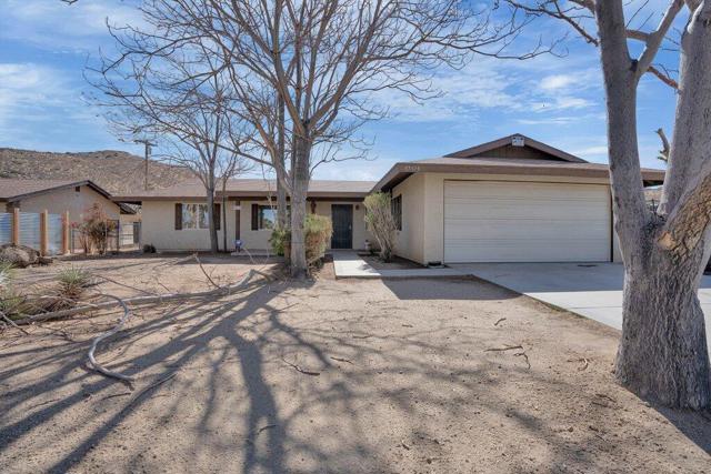 57375 Navajo Trail, Yucca Valley CA: https://media.crmls.org/mediaz/003fa652-aac0-4bec-bb15-0989a1046d45.jpg