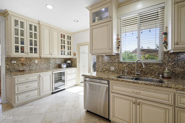 630 S Orange Grove Boulevard, Pasadena CA: https://media.crmls.org/mediaz/0040ef91-7889-4518-80fe-390762dbad4b.jpg
