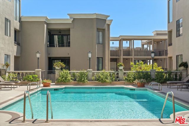 8455 Fountain Avenue, West Hollywood CA: https://media.crmls.org/mediaz/00411bc7-75d0-456c-b8d5-6dd43b692891.jpg