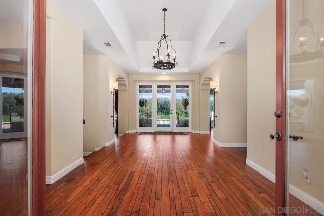 528 Flores de Oro, Rancho Santa Fe CA: https://media.crmls.org/mediaz/0041271e-184b-44d5-86fe-49c08fdf9d3c.jpg