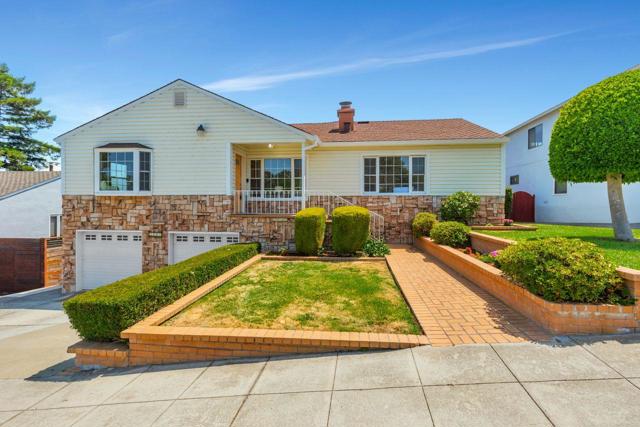 3709 Kenwood Avenue, San Mateo CA: https://media.crmls.org/mediaz/00417bf2-3f80-48eb-ad72-5b31f48b1d23.jpg