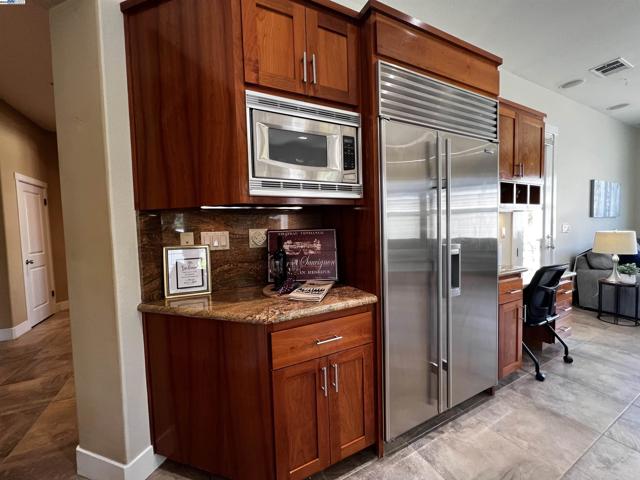 2344 Treadwell St, Livermore CA: https://media.crmls.org/mediaz/00418e28-096c-4785-97fe-722c97f2a42d.jpg