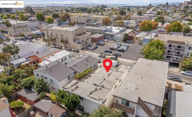 825 Kains Ave, Albany CA: https://media.crmls.org/mediaz/004191ea-734d-48e9-8cec-9e221cf1c699.jpg