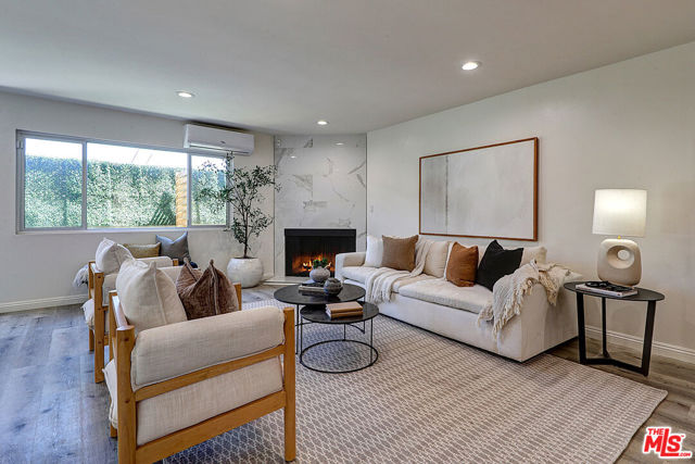 2452 Chelsea Place, Santa Monica CA: https://media.crmls.org/mediaz/0042cca5-4bd7-4414-8bd6-a30499a63685.jpg