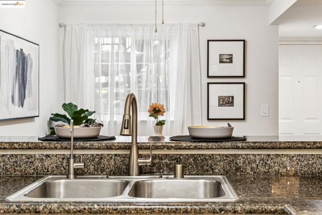 630 Canyon Oaks Dr, Oakland CA: https://media.crmls.org/mediaz/0042cfa1-9367-4283-a0a0-d3159cc12aa2.jpg