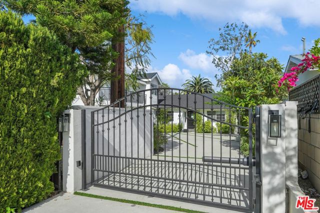 5614 Ponce Avenue, Woodland Hills CA: https://media.crmls.org/mediaz/00435ed8-72a8-4fcc-be71-7d1ae83943bd.jpg