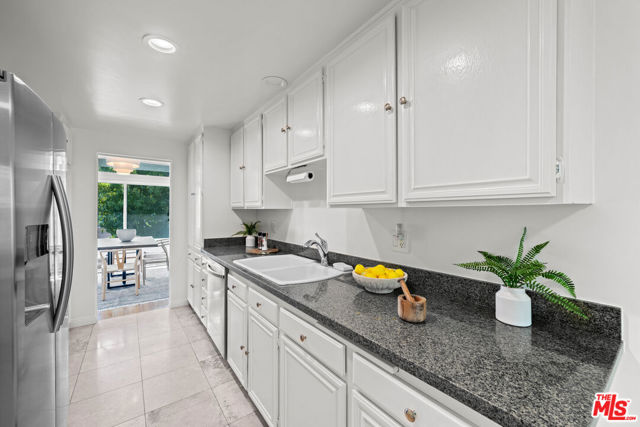 1700 Palisades Drive, Pacific Palisades CA: https://media.crmls.org/mediaz/0043bb52-dbe9-475b-8c70-588a4d832bd8.jpg