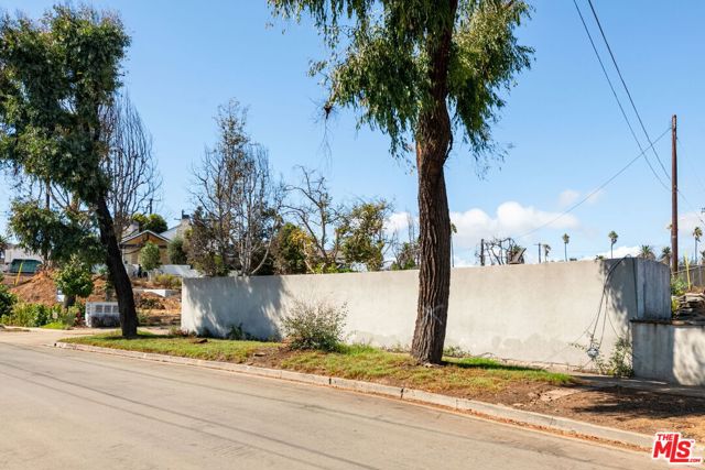 419 Lombard Avenue, Pacific Palisades CA: https://media.crmls.org/mediaz/0043ff83-e694-488d-8be3-70ccbc1290d3.jpg