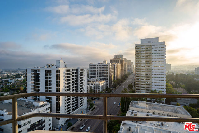 10601 Wilshire Boulevard, Los Angeles CA: https://media.crmls.org/mediaz/00441c81-3803-44e2-b6eb-8ab5f8adf4e4.jpg