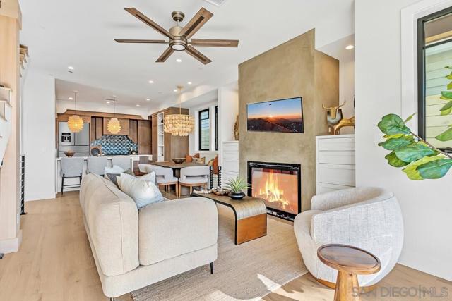 847 G Avenue, Coronado CA: https://media.crmls.org/mediaz/0044a24e-20c2-4f8b-8c03-c2ed3d11d637.jpg