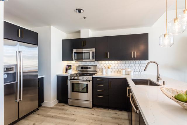 222 Broadway, Oakland CA: https://media.crmls.org/mediaz/0044c149-0b9c-4eab-8f2e-2753973acab2.jpg