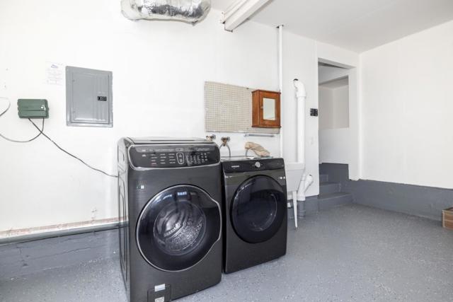 732 Alameda De Las Pulgas, Belmont CA: https://media.crmls.org/mediaz/0044fbe4-c41d-48a8-a3e8-d812878b00a8.jpg