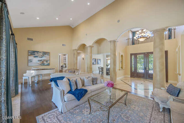 421 Whitegate Road, Thousand Oaks CA: https://media.crmls.org/mediaz/00465bdf-ebec-4a66-a0f7-340f91f91e19.jpg