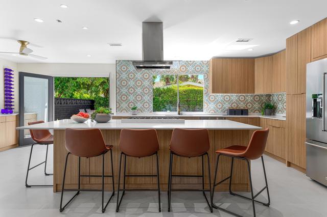 5155 E Bobolink Lane, Palm Springs CA: https://media.crmls.org/mediaz/00466ee5-56f4-410b-baa5-2267ba8f7113.jpg