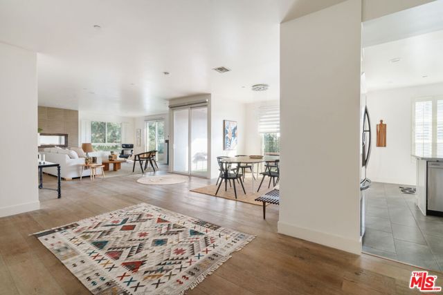 4925 Wilshire Boulevard, Los Angeles CA: https://media.crmls.org/mediaz/00468af4-bdf8-4314-b5c4-73b502a38b98.jpg