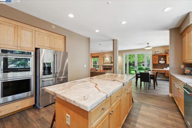 3761 SMALLWOOD COURT, Pleasanton CA: https://media.crmls.org/mediaz/004725dd-4e0e-4772-be87-33176668e836.jpg