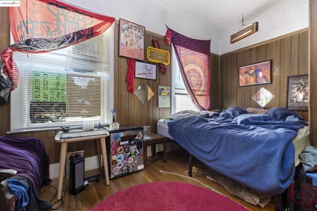 553 34Th St, Oakland CA: https://media.crmls.org/mediaz/0047dc4d-6997-4eec-b3ce-c44ba393d493.jpg