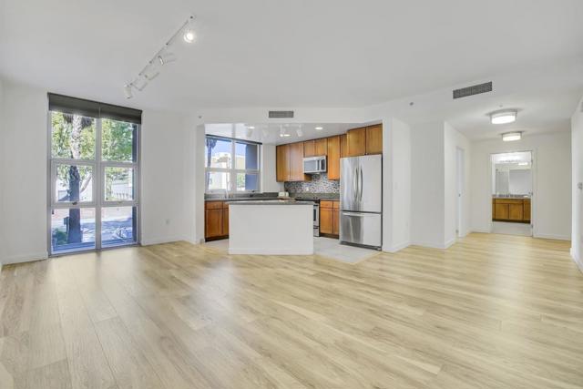 175 W Saint James Street, San Jose CA: https://media.crmls.org/mediaz/004834e5-68ad-4c64-8fee-7d0b8ef003b4.jpg