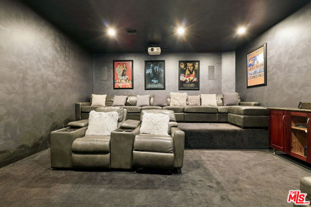 8835 Evanview Drive, Los Angeles CA: https://media.crmls.org/mediaz/004896b1-3238-4dd3-8e55-ec6dfcabe77f.jpg