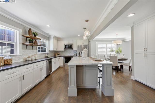 103 Baldwin Dr, Danville CA: https://media.crmls.org/mediaz/0049002c-563e-4cc0-84f8-32d72af680eb.jpg