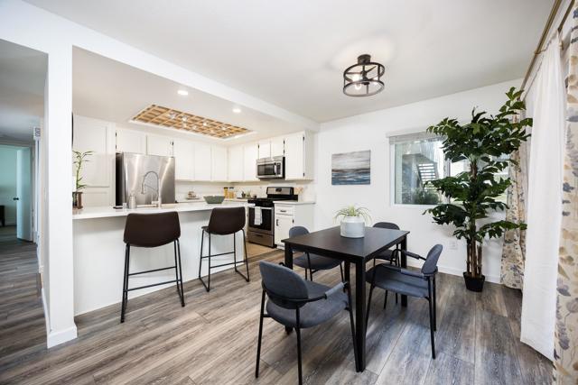 345 N Melrose Dr, Vista CA: https://media.crmls.org/mediaz/00492e99-05b1-40c3-bd02-2674f0408e45.jpg