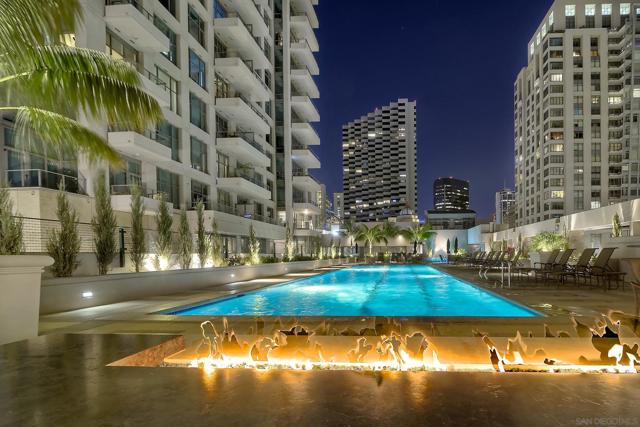550 Front St, San Diego CA: https://media.crmls.org/mediaz/00494ec2-711e-442c-9011-6d9e30504467.jpg