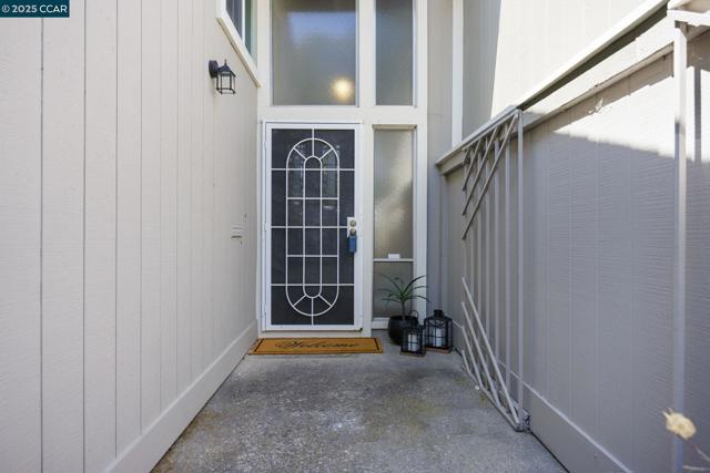 505 Ridgeview Ct, Pleasant Hill CA: https://media.crmls.org/mediaz/0049a98f-39db-4fc3-81f9-ddc42428be30.jpg