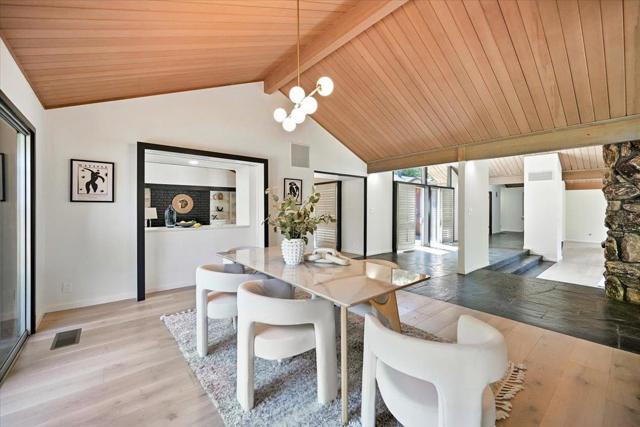 14582 Horseshoe Court, Saratoga CA: https://media.crmls.org/mediaz/0049df72-11ae-4372-83a6-d4d4a5a5d3b9.jpg