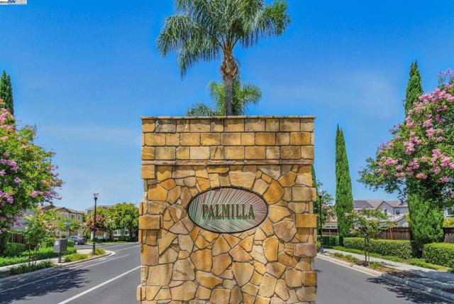 841 Fan Palm Ln, Brentwood CA: https://media.crmls.org/mediaz/004a11ea-b53a-4391-9faa-6826bbbf8d1b.jpg