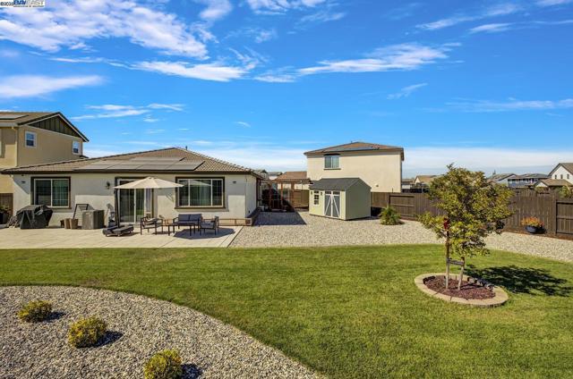 4014 Kenwood Cir, Oakley CA: https://media.crmls.org/mediaz/004ad252-29b7-4708-9987-9942e98baa11.jpg