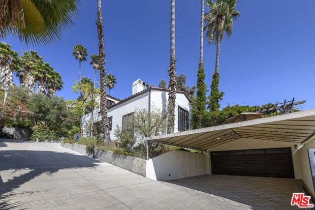 5181 Franklin Avenue, Los Angeles CA: https://media.crmls.org/mediaz/004b25ad-f96e-4d20-8fa5-3e2c07c8a24f.jpg