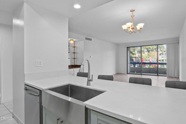 Detail Gallery Image 7 of 28 For 435 S La Fayette Park Pl #102,  Los Angeles,  CA 90057 - 2 Beds | 2 Baths