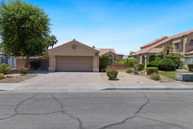 78635 Villeta Drive, La Quinta CA: https://media.crmls.org/mediaz/004c1d40-ad90-4983-94dc-0d5dc3a921b6.jpg