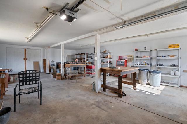 20101 Panoche Road, Paicines CA: https://media.crmls.org/mediaz/004cd805-aa8b-4e67-91a6-59767998bf72.jpg