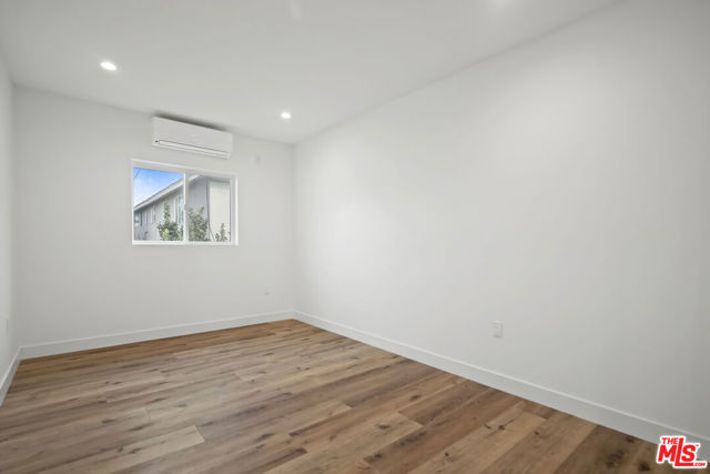 2808 S Cloverdale Avenue, Los Angeles CA: https://media.crmls.org/mediaz/004d164f-0785-45fd-bf9a-92e44a1d8906.jpg