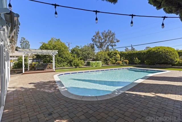 13430 Sagewood Drive, Poway CA: https://media.crmls.org/mediaz/004d3d5f-4de0-4439-8d19-e1bc27212448.jpg