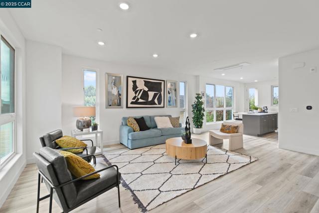 27276 Cosmo Ct, Hayward CA: https://media.crmls.org/mediaz/004dc815-b1b6-4ee0-9fc6-dd39cf7f2914.jpg