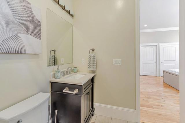 1633 15th Street, Oakland CA: https://media.crmls.org/mediaz/004df57c-4d2f-4f3c-ac89-ab997b0a5b05.jpg