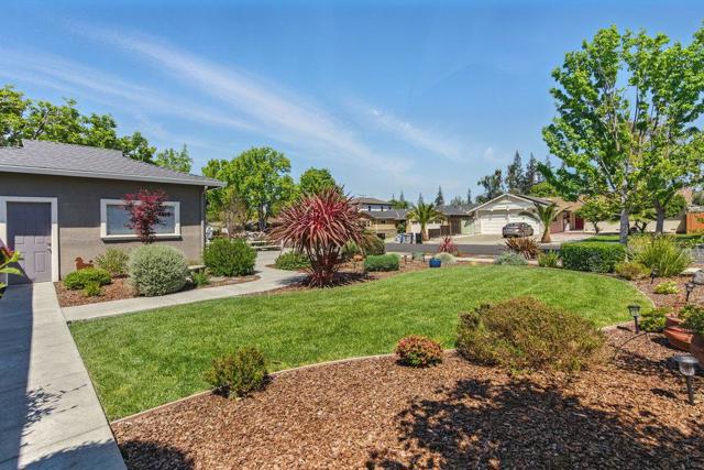 843 S Genevieve Lane, San Jose CA: https://media.crmls.org/mediaz/004e4932-f026-452c-b491-9fdce41213fe.jpg