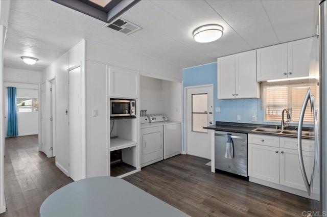 Detail Gallery Image 10 of 28 For 718 Sycamore Ave #109,  Vista,  CA 92083 - 2 Beds | 2 Baths