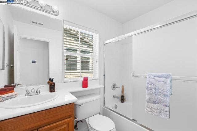 1525 Whispering Oaks Way, Pleasanton CA: https://media.crmls.org/mediaz/004eeeb4-2ab8-4d25-92e1-620352d88542.jpg