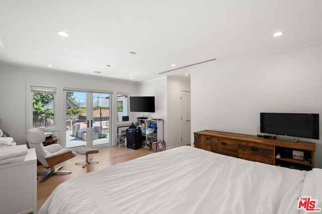 1839 Preuss Road, Los Angeles CA: https://media.crmls.org/mediaz/004f5950-030d-4178-b66b-2ee1b5b02618.jpg