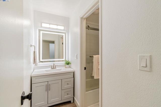 291 Tradewinds Dr, San Jose CA: https://media.crmls.org/mediaz/004f980c-6c17-46ce-b048-a83c4d68ccaa.jpg